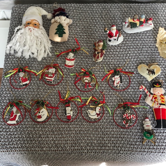 Bundle of Christmas ornaments - Picture 1 of 17